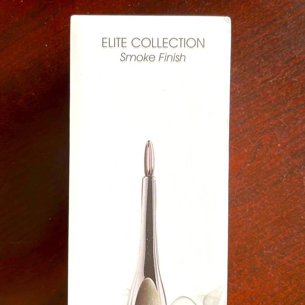 Artis Elite Finish Linear 1 brush in Smoke
